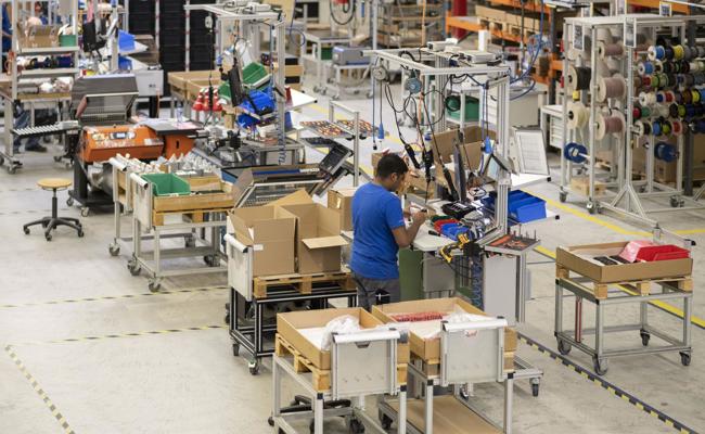 Unternehmen zögern bei Investitionen