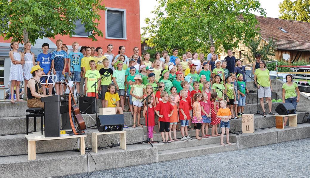 Das Bild hätte der Schulpräsident gerne an der Schulbürgerversammlung gezeigt: Mit einem äusserst erfolgreichen «Open Air Kobelwald» feierte man den Schulabschluss 2019.