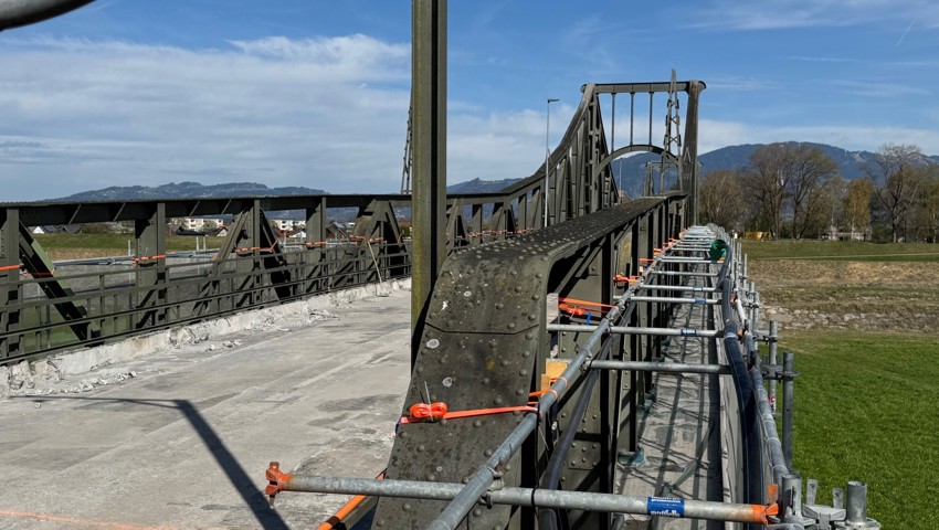 Die Bauarbeiten an der Wiesenrainbrücke verlaufen nach Terminplan