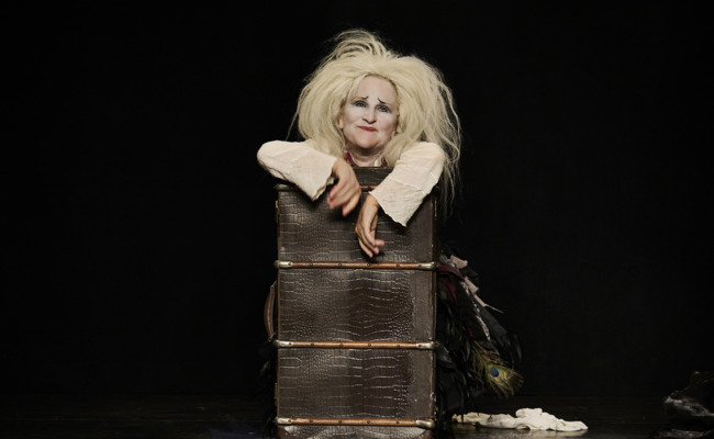 Frisch ausgezeichnete Gardi Hutter auf der Diogenes-Bühne zu sehen