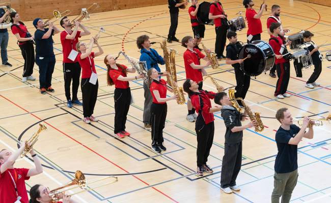 Trendige Marchingshow begeisterte zum Jubiläumsauftakt