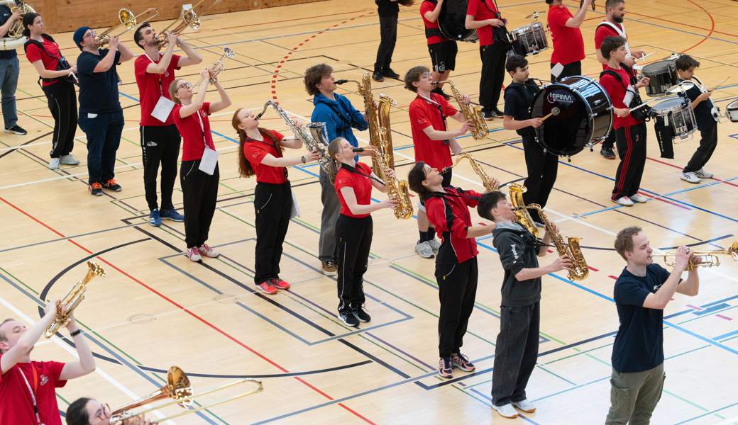 Die Jugendmusik Heiden und die showband.CH faszinierten das Publikum mit einer trendrigen Show