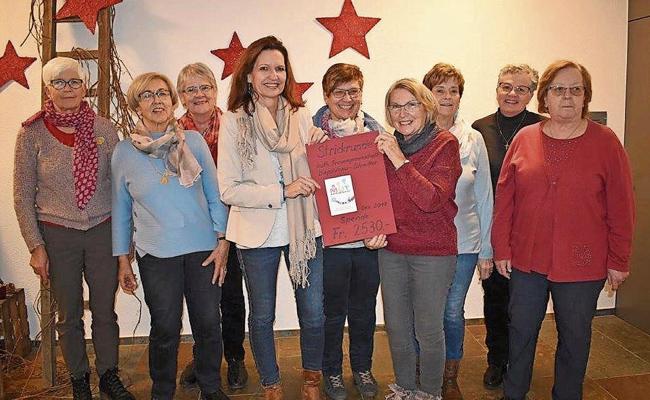 Strickrunde unterstützt Projekt Mutperlen
