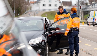 62-jähriger Mann ist in Autounfall verwickelt und fährt weiter, ohne sich um den Schaden zu kümmern