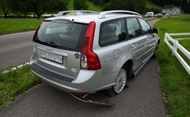 Mit dem Auto ins Schleudern geraten: 11-jähriges Mädchen verletzt sich