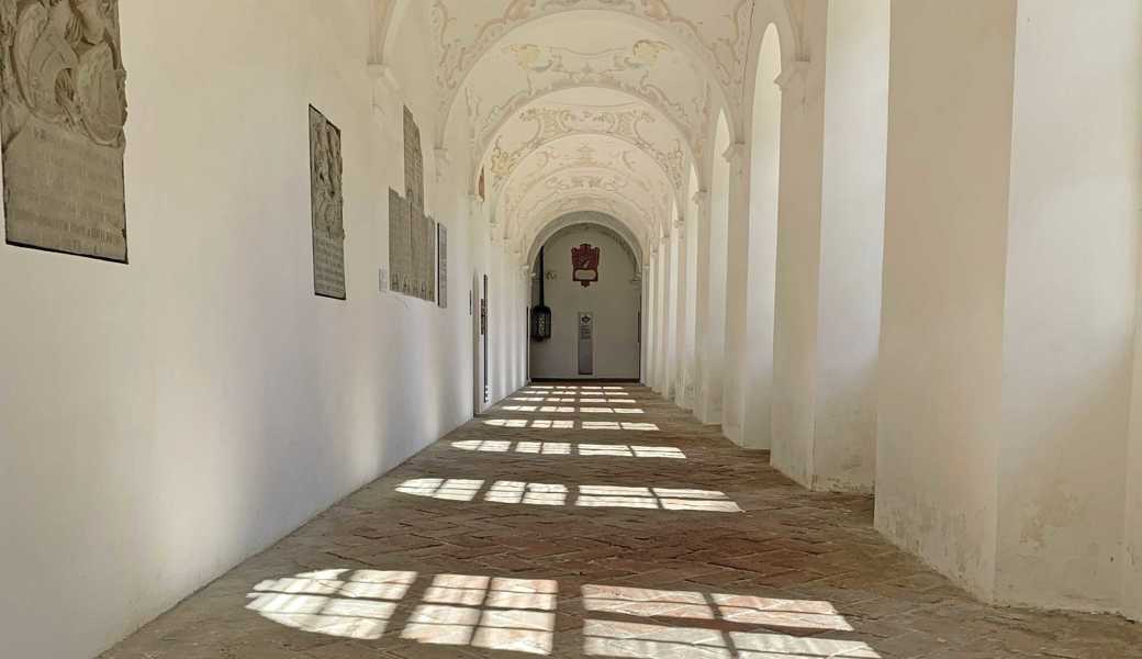 Hinter Klostermauern wie jenen vom Kloster Buxheim bei Memmingen fand der Autor Musse, über das Gelingen seines Lebens nachzudenken.