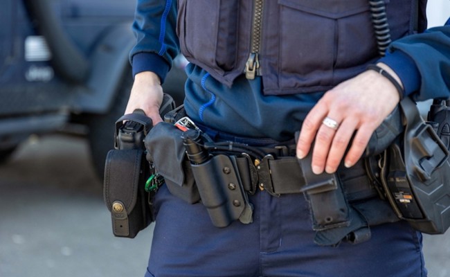 Junger Franzose brach in Autogarage ein – die Polizei verhaftete ihn, als er wieder rauskam