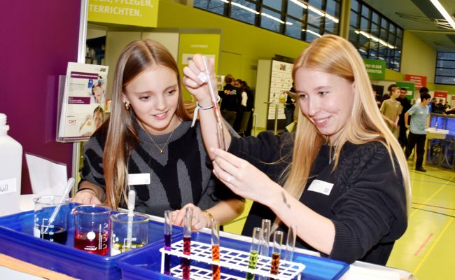 Berufswahlprozess: «BAeR» spricht Jugendliche und Eltern an