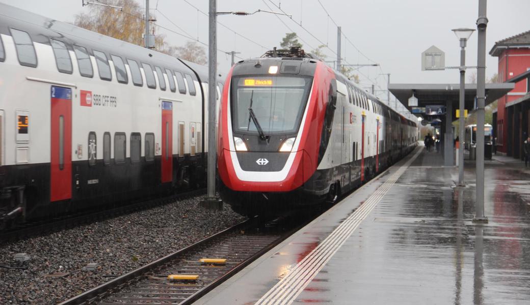 So sieht es zur vollen Stunde am Altstätter Bahnhof jeweils aus - vorausgesetzt, es läuft alles normal: in jede der beiden Richtungen fährt ein Schnellzug los.