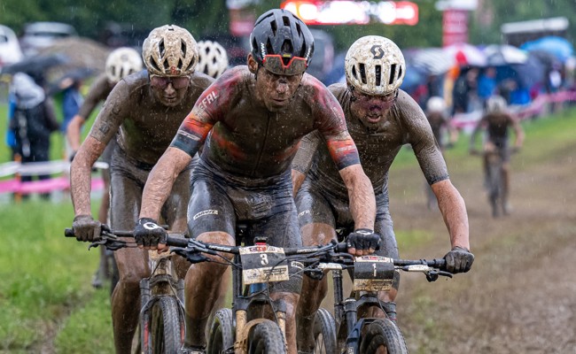 Thomas Litscher gewinnt die Bronzemedaille und reicht das Meistertrikot weiter an Lars Forster