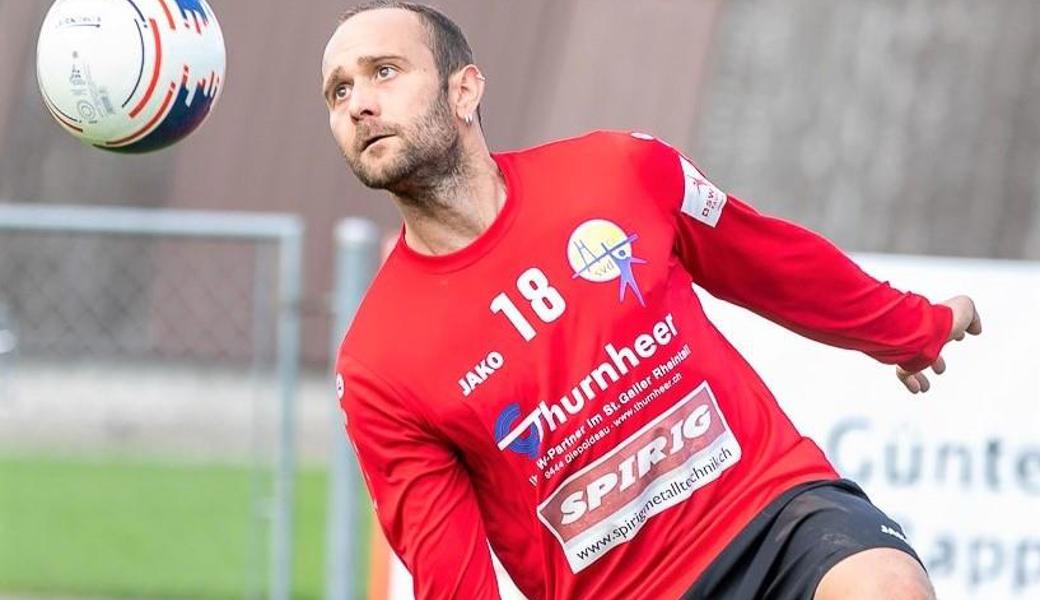 Diepoldsaus Mathias Ziereisen beim Zuspiel. 