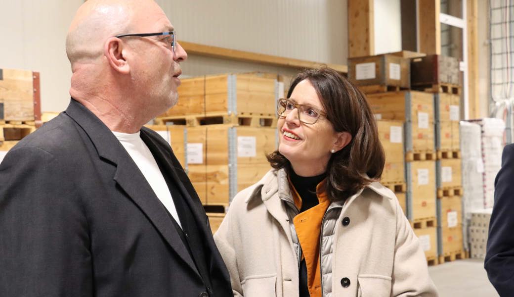Nationalrätin Susanne Vincenz-Stauffacher im Gespräch mit dem Oberrieter Gemeindepräsidenten Rolf Huber.