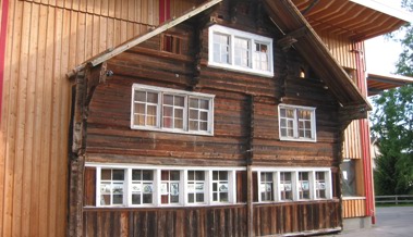 Eine mehr als 400-jährige Hausfassade wurde von Wolfhalden nach Gais gezügelt
