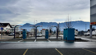 Elektromobilität: Neue Schnellladestation direkt an der Rheinbrücke