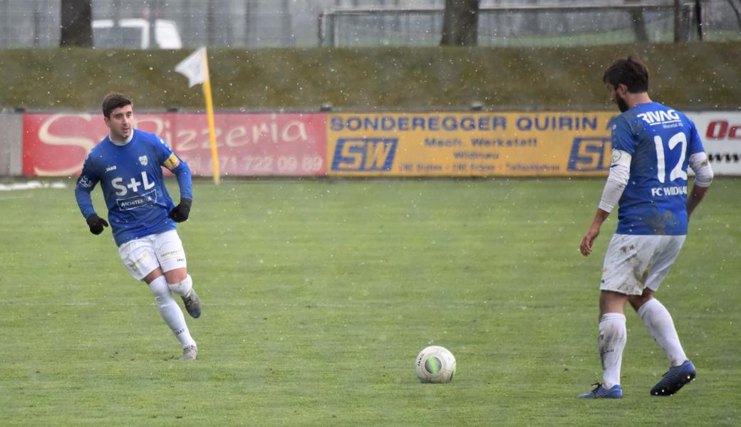 Stefano D'Amico (links; hier im Spiel gegen Frauenfeld im März) entschied das Spiel mit seinem sehenswerten Tor für den FC Widnau.