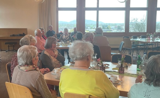 Die Gäste im Sonntagcafé erfreuten sich an einer musikalischen Überraschung