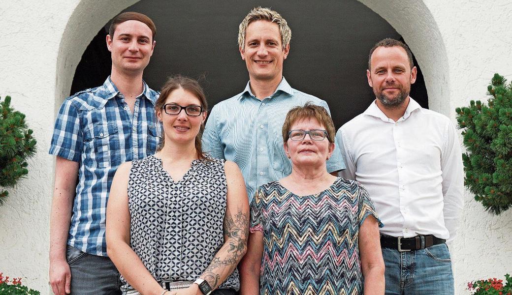 Vorne: Ramona Gassmann und Therese Mathys; hinten: Diego Künzler, Peter Enzler, Alex Lepuschitz; auf dem Bild fehlt Edith Schlegel.