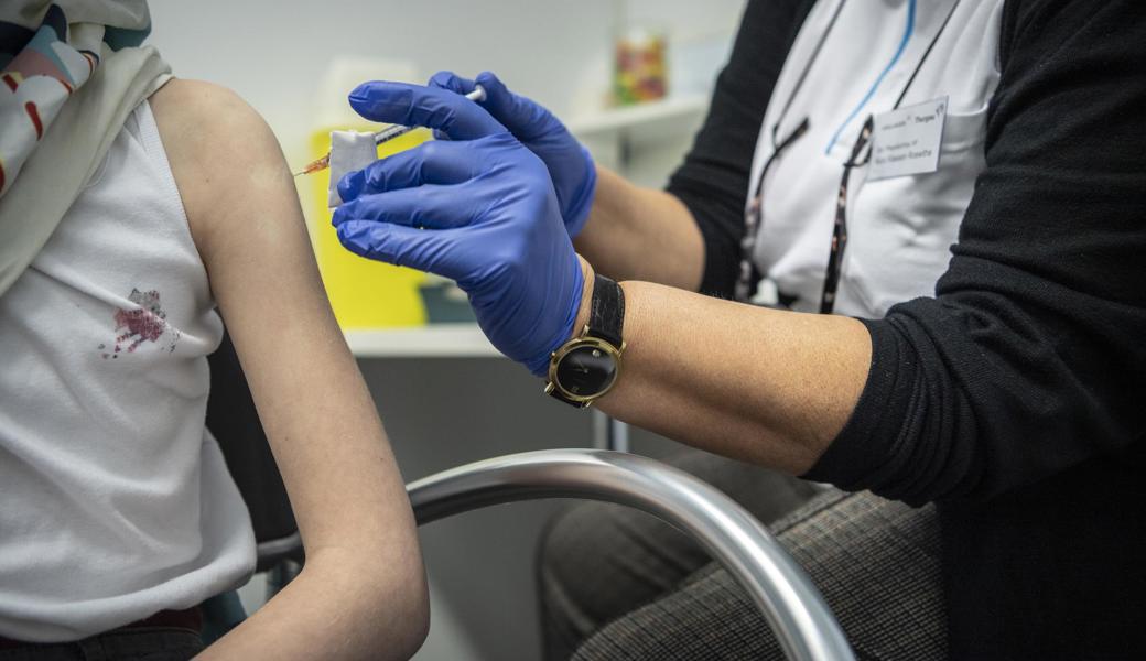 Pharmaunternehmen haben mit der Entwicklung eines Impfstoffs eine grosse Leistung erbracht - und enorme Gewinne erzielt.