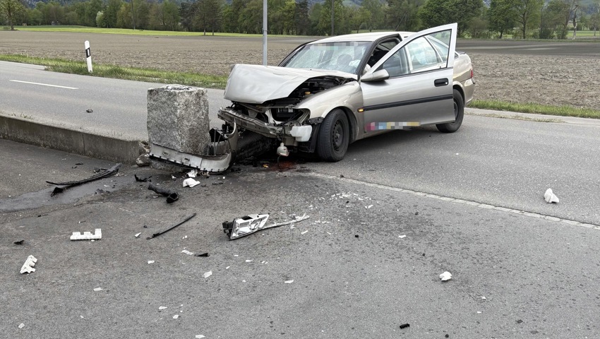 32-Jährige prallt betrunken gegen Steinpoller – Führerausweis noch vor Ort entzogen 32-Jährige prallt betrunken gegen Steinpoller – Führerausweis noch vor Ort entzogen