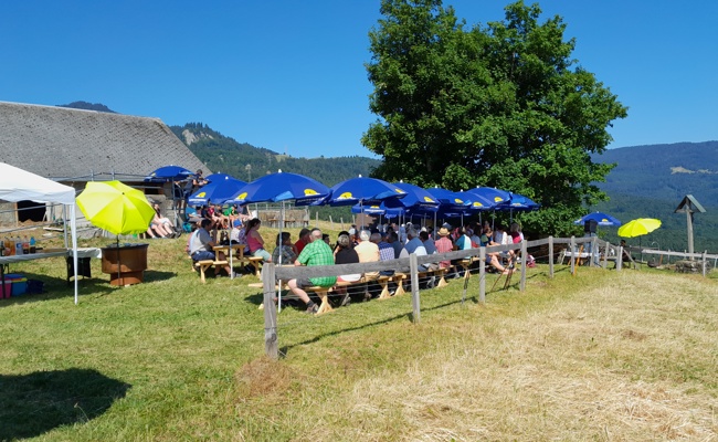 Pfarrei feierte einen Alpgottesdienst auf dem «Holzpuura Käbig»