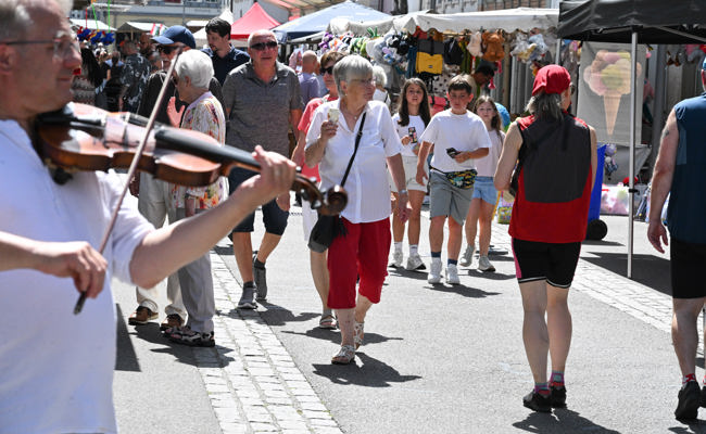 Das hübsch beflaggte Städtli empfing Besucherinnen und Besucher zum Jakobimarkt