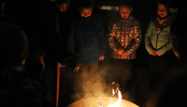 Erstkommunionskinder verbrannten ihre Sorgen im Feuer