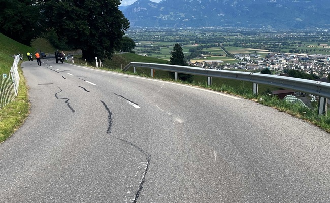 Vor Linkskurve mit Töff gestürzt – unbestimmt verletzt