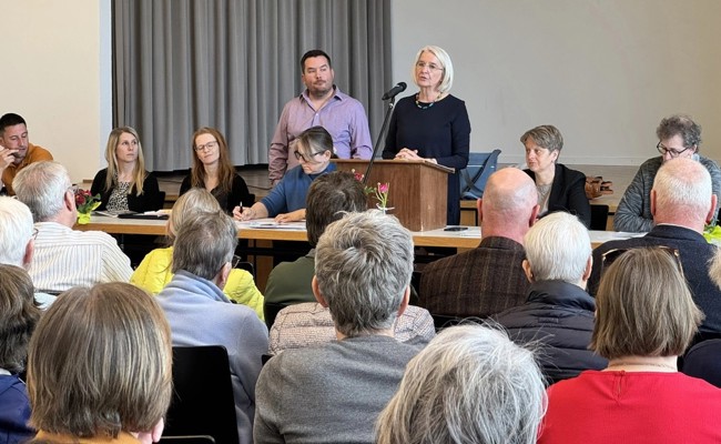 Kirchbürgerschaft heisst Geschäfte gut - Suche nach Pfarrperson geht weiter