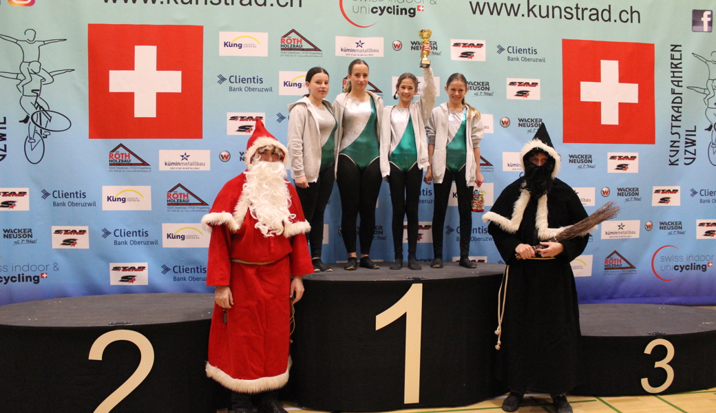 von links nach rechts: Nina Ammann, Leonie Kujas, Lavinia Zoller, Svea Mathys von links nach rechts: Nina Ammann, Leonie Kujas, Lavinia Zoller, Svea Mathys