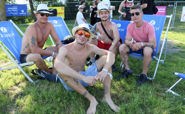 Schattenplätze sind beliebt: Das Rheinklang Festival ist gestartet