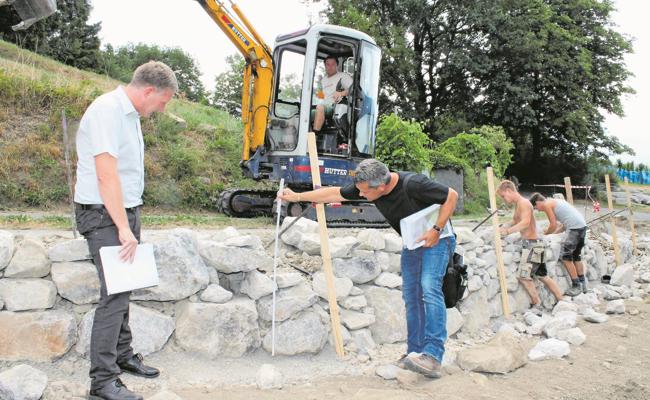 Trockenmauern werden gebaut