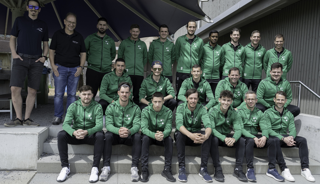 Die Viertligisten mit dem neuen Trainingsanzug: Das Rebsteiner "Drüü". 