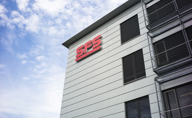 SFS übernimmt deutschen Anbieter von Flachdach-Befestigungssystemen