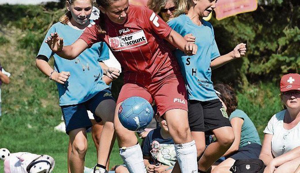 8. Klasse (v. l.): Gässeli Widnau (Baumgartner) gegen Kleewies Diepoldsau (Weibel).