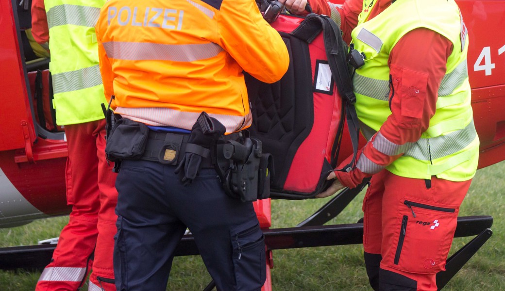 Arbeitsunfall: Mann fällt von einer Leiter und wird ins Spital geflogen