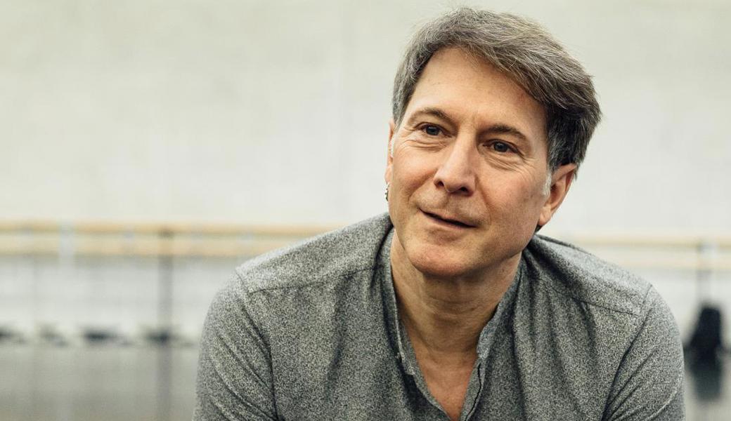 Martin Schläpfer wäre als Kind gern ein Röllelibutz geworden. Der Farbenreichtum begleitet den Choreographen nun aber auf andere Weise durchs Leben.