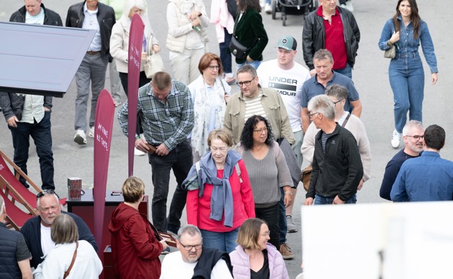 Rhema-Samstag mit dichtem Besucherstrom durch die Hallen und viel Fröhlichkeit