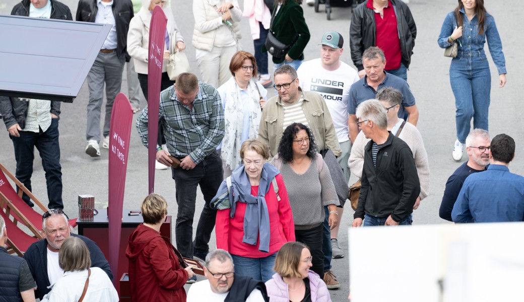 Rhema-Samstag mit dichtem Besucherstrom durch die Hallen und viel Fröhlichkeit
