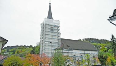 Das Gerüst um die Kirche ist bis Weihnachten weg