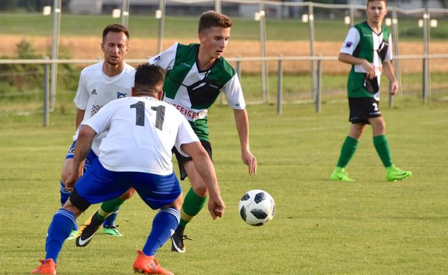 Eine Anzeigetafel, Testkicks, neue Spieler und grosse Feste