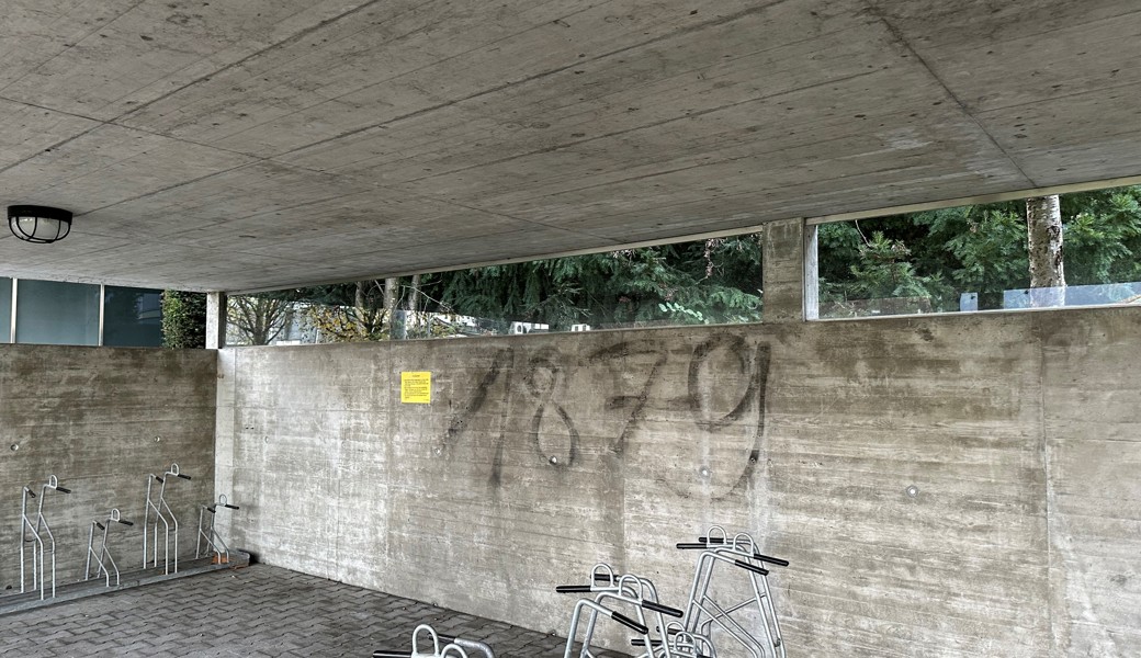 Velounterstand bei der OGW am Bärenweg.