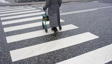 Frau auf Fussgängerstreifen angefahren