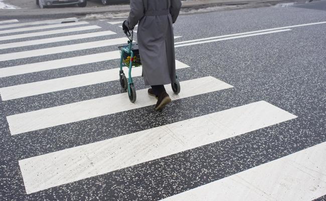 Frau auf Fussgängerstreifen angefahren