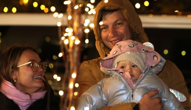 Weihnachtsmarkt-Jubiläum bringt Feststimmung und Solidarität auf den Dorfplatz