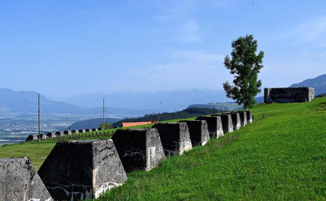 Das Museum Prestegg lädt zur Besichtigung der Sperre Stoss mit Bunkerführungen ein