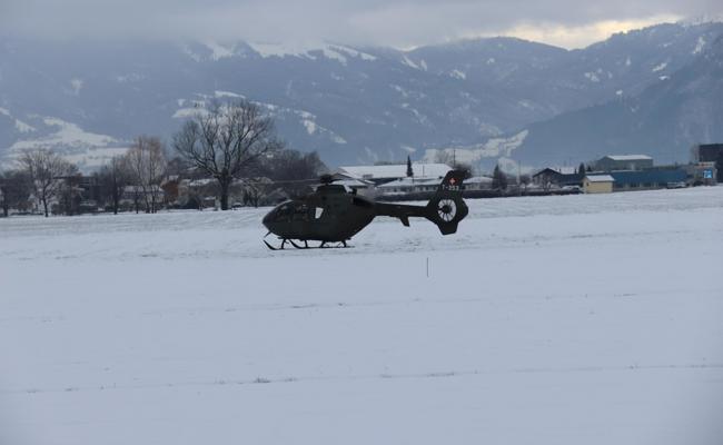 Militär-Heli landete auf Übungsflug