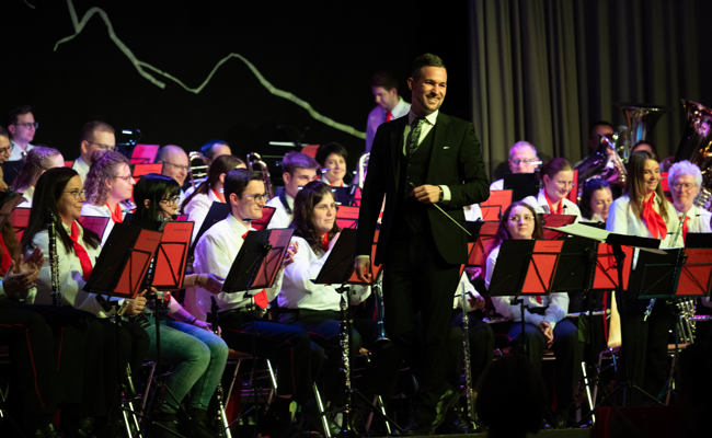 Wieso denn in die Ferne schweifen? Die Stadtmusik Altstätten auf grosser Fahrt mit dem Gaiserbähnli