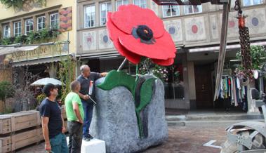Riesige Blume im Städtli