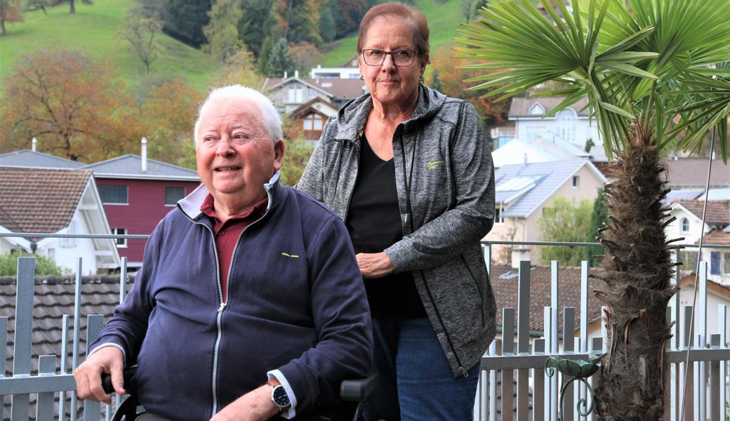 Der Komfort der neuen Wohnung im Mühlacker erleichtert den Alltag des Ehepaars enorm. Die Palme auf der Terrasse erinnert an Fausto Pesaresis Heimat Italien, die er mit 18 hinter sich liess. 
