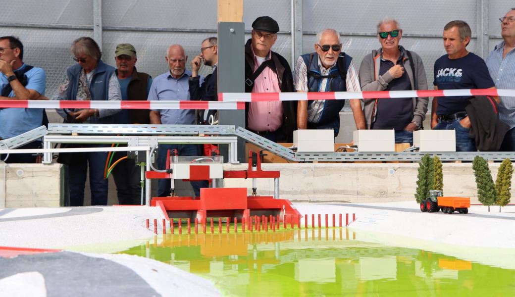 Dieses Drosselbauwerk soll vierzigmal grösser im Gebiet «Drei Brücken» realisiert werden und die darunterliegenden Siedlungsgebiete vor Hochwasser schützen. 